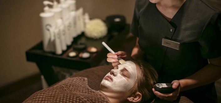 Elemis Expert™ Touch Renew Facial | 